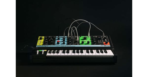 Moog Grandmother synthé semi-modulaire analogique